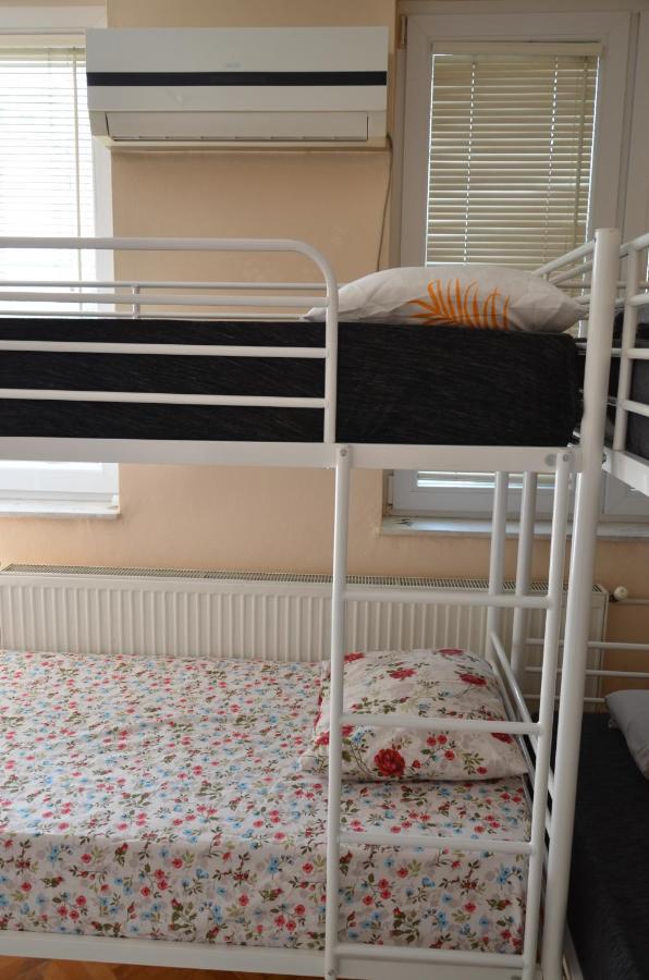 Center House Hostel プリシュティナ エクステリア 写真